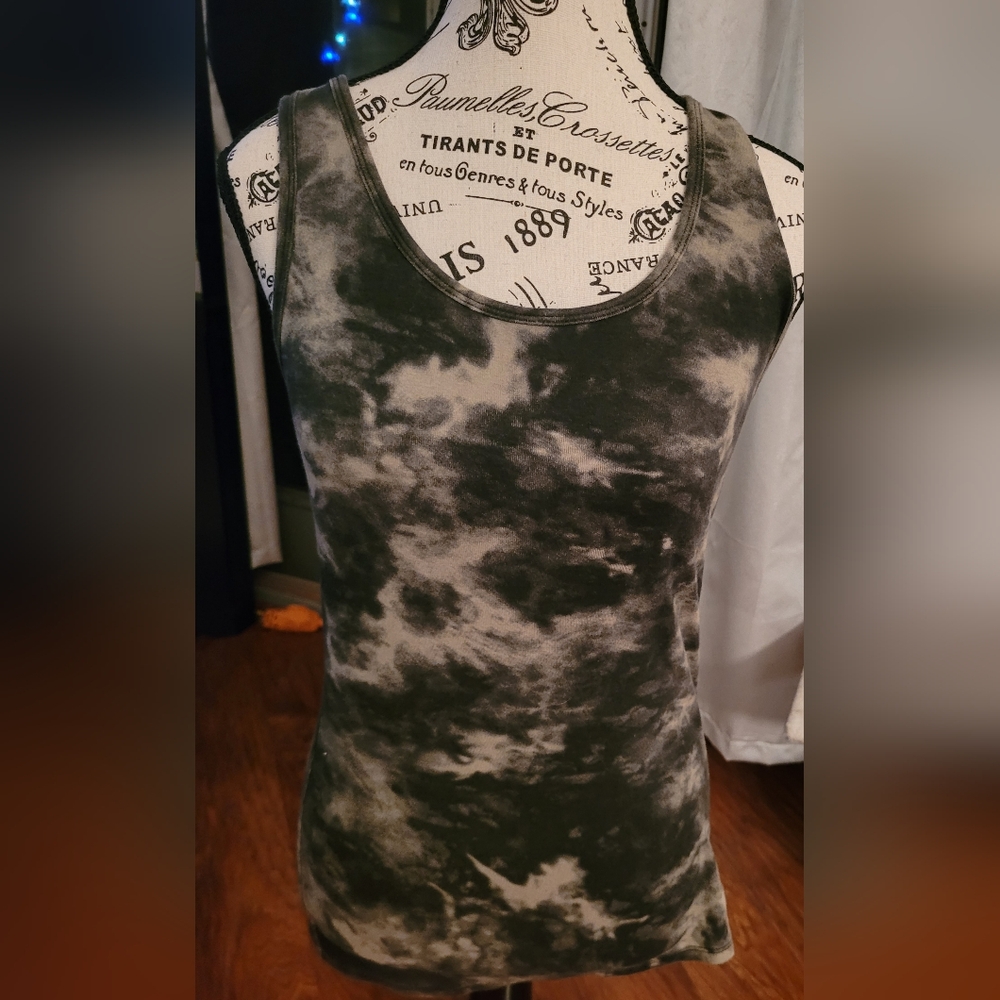 2x Tank Tops - Picture 3 of 3